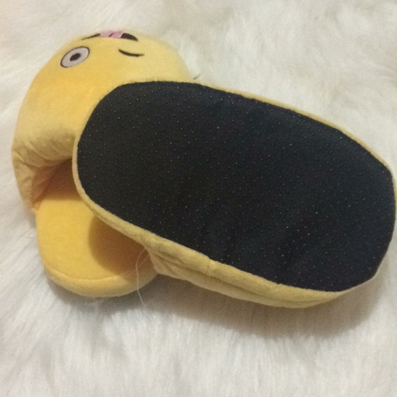 Kids Emoji Slippers - Picture 4 of 4